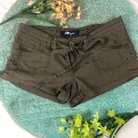 Cargo style shorts - Picture 2 of 5